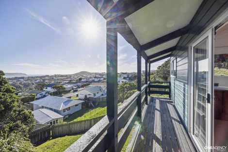 Photo of property in 129 Gloaming Hill, Titahi Bay, Porirua, 5022