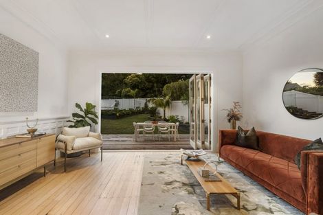 Photo of property in 16 Hinemoa Terrace, Birkenhead, Auckland, 0626