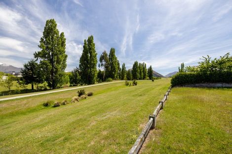 Photo of property in 22 Greenbelt Place, Wanaka, 9305