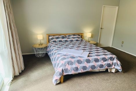 Photo of property in 16 Jade Court, Rosedale, Auckland, 0632