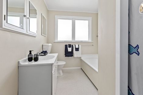 Photo of property in 17 Saint Edmund Crescent, Tawa, Wellington, 5028