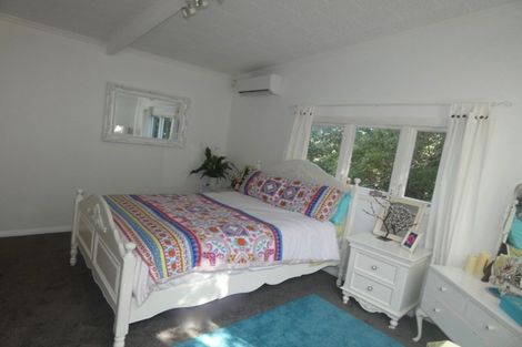 Photo of property in 94 Pomare Road, Tirohanga, Lower Hutt, 5010