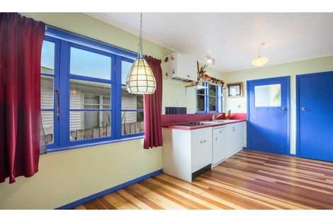 Photo of property in 27 Amundsen Grove, Stokes Valley, Lower Hutt, 5019