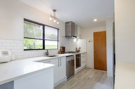 Photo of property in 32 Moire Road, Massey, Auckland, 0614