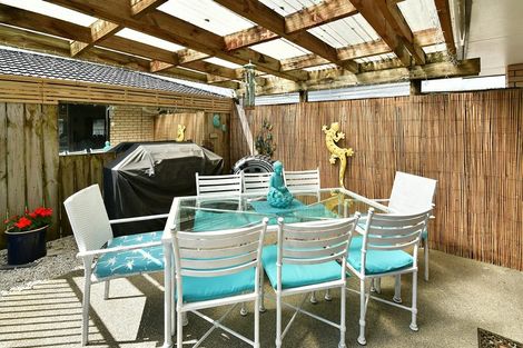 Photo of property in 19 Raabia Close, Parakai, 0830