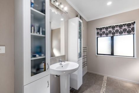 Photo of property in 8 Frame Crescent, Rolleston, 7614