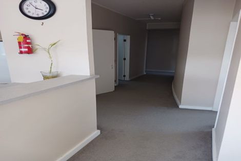 Photo of property in 17 Kent Terrace - Kent Apartments, 4e/16 Kent Terrace, Mount Victoria, Wellington, 6011