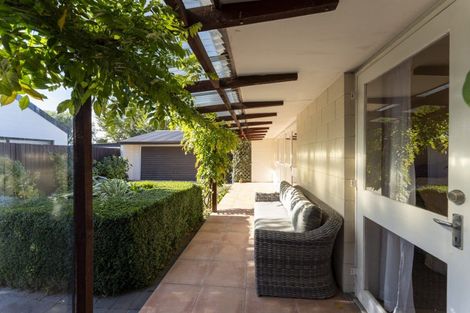 Photo of property in 32 Roberta Drive, Somerfield, Christchurch, 8024