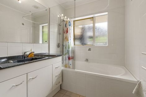 Photo of property in 31 Calman Place, Chatswood, Auckland, 0626
