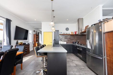 Photo of property in 133 Adelaide Road, Dannevirke, 4930