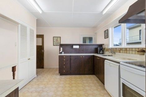 Photo of property in 81 Breaker Bay Road, Breaker Bay, Wellington, 6022