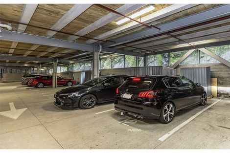 Photo of property in Patent 326 Apartments, 203s/326 Evans Bay Parade, Hataitai, Wellington, 6021