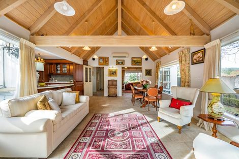 Photo of property in 1 Oakmont, Heretaunga, Upper Hutt, 5018