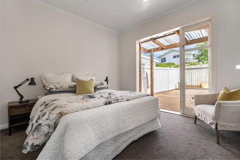 Photo of property in 30a Hanlon Crescent, Narrow Neck, Auckland, 0624