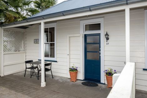 Photo of property in 37 Napier Terrace, Hospital Hill, Napier, 4110