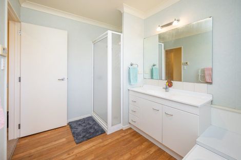 Photo of property in 24 Highgrove Drive, Grandview Heights, Hamilton, 3200