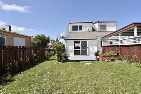 Photo of property in 2/10 Rewa Street, New Lynn, Auckland, 0600