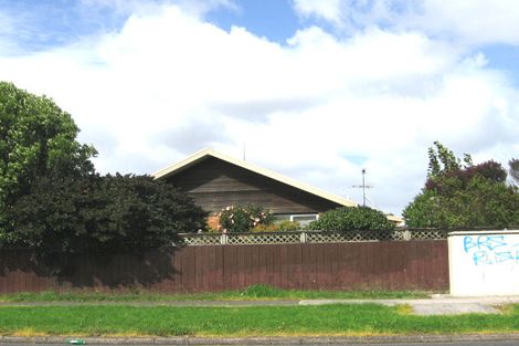 Photo of property in 2/96 Metcalfe Road, Ranui, Auckland, 0612