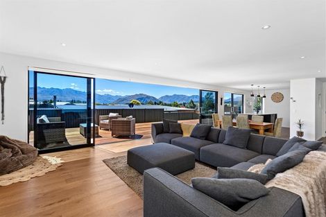 Photo of property in 18 Sapphire Spring Rise, Wanaka, 9305
