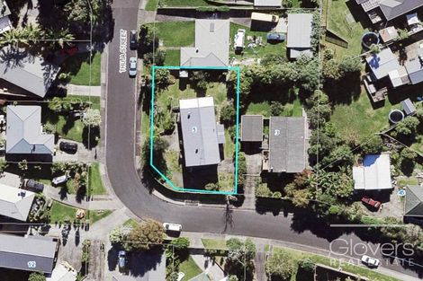 Photo of property in 5 Thuja Street, Green Bay, Auckland, 0604