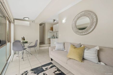 Photo of property in 1/10 Mcquoid Place, Glenfield, Auckland, 0629