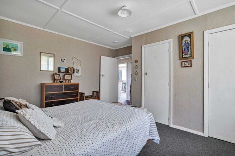 Photo of property in 1 Graham Street, Eltham, 4322