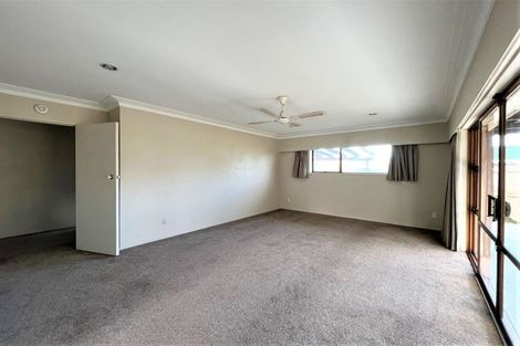 Photo of property in 2/10 Central Avenue, Papatoetoe, Auckland, 2025