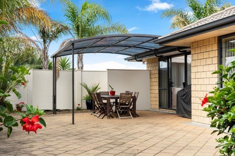 Photo of property in 18 Gibson Place, Papamoa Beach, Papamoa, 3118