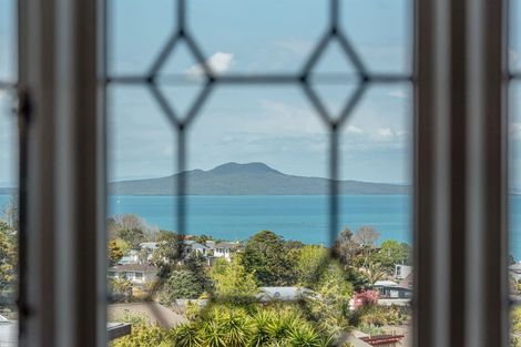 Photo of property in 2/12 Law Street, Torbay, Auckland, 0630