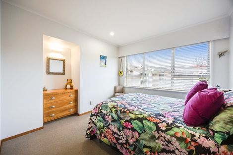 Photo of property in 5 Tanoa Place, Glendene, Auckland, 0602