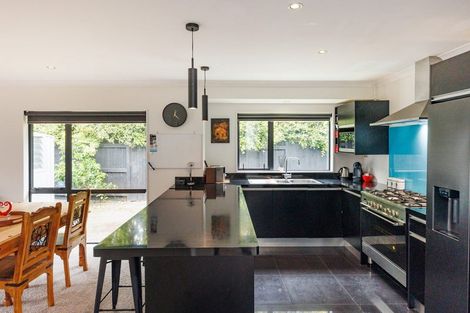 Photo of property in 5 D'urville Place, Kelvin Grove, Palmerston North, 4414