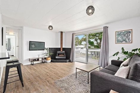 Photo of property in 3 Sumich Place, West Harbour, Auckland, 0618