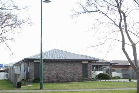 Photo of property in 21 Edgewater Grove, Whakatane, 3120