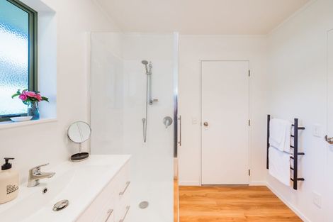 Photo of property in 7 Balmerino Grove, Waikanae, 5036