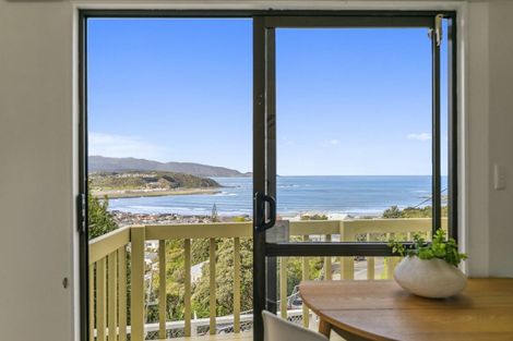 Photo of property in 2/15 Sutherland Crescent, Melrose, Wellington, 6023