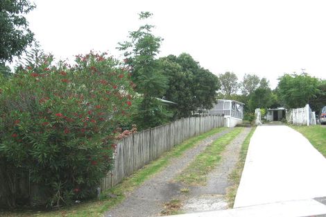 Photo of property in 17 Aplin Place, Birkdale, Auckland, 0626