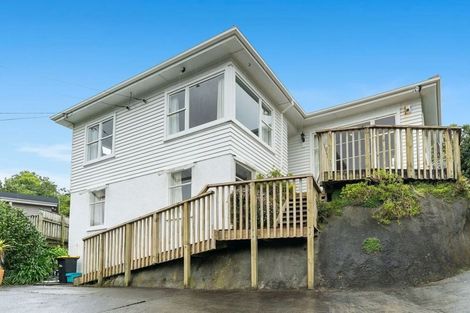 Photo of property in 9 Victory Crescent, Tawa, Wellington, 5028