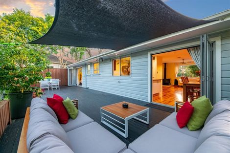 Photo of property in 96 Millbrook Road, Sunnyvale, Auckland, 0612