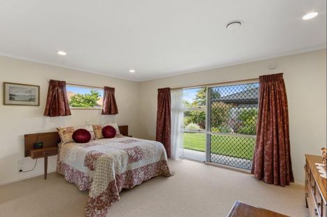 Photo of property in 9 Knightsbridge Place, Taradale, Napier, 4112