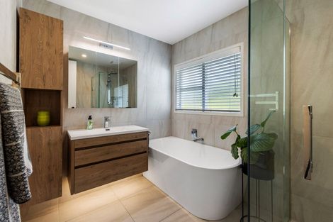 Photo of property in 68 Woodfern Crescent, Titirangi, Auckland, 0604