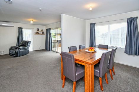 Photo of property in 2/19 Cameron Street, Papakura, 2110