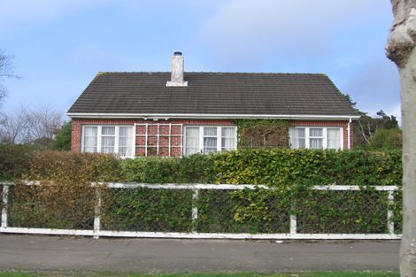 Photo of property in 4 Rangitira Avenue, Palmerston North, 4414