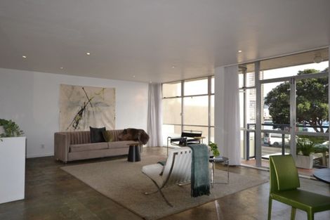 Photo of property in Dorchester Apartments, 144 Oriental Parade, Oriental Bay, Wellington, 6011