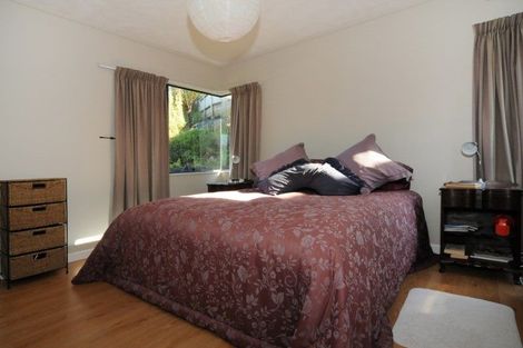 Photo of property in 5b Peter Button Place, Johnsonville, Wellington, 6037