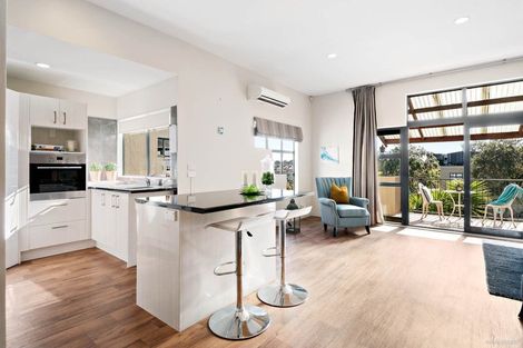 Photo of property in 4/62 Fernhill Way, Oteha, Auckland, 0632