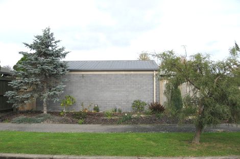 Photo of property in 22 Honeysuckle Place, Northcote, Christchurch, 8052