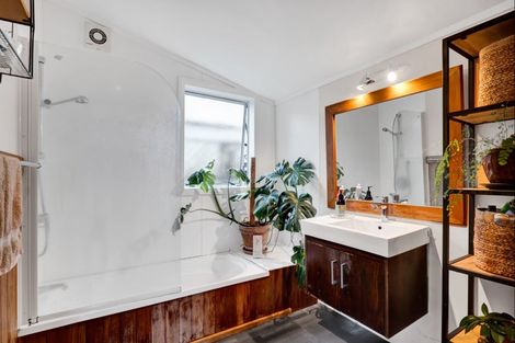 Photo of property in 7 Seddon Street, Westown, New Plymouth, 4310