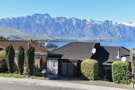 Photo of property in 49b Wynyard Crescent, Fernhill, Queenstown, 9300