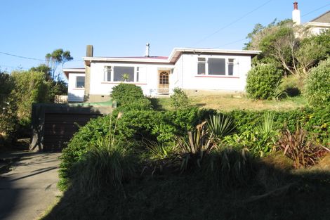 Photo of property in 3 Miles Crescent, Newlands, Wellington, 6037