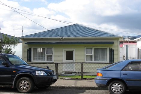 Photo of property in 23 Queens Drive, Kilbirnie, Wellington, 6022